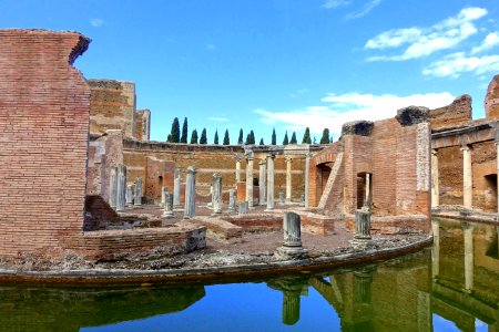 Maritime theatre - Villa Adriana - Tivoli, Italy - DSC03799