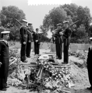 Marine begrafenis Matroos Eerste H. J. Gabeher Amsterdam, Bestanddeelnr 907-2537