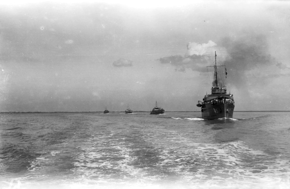 Marineschepen op zee, Bestanddeelnr 11255