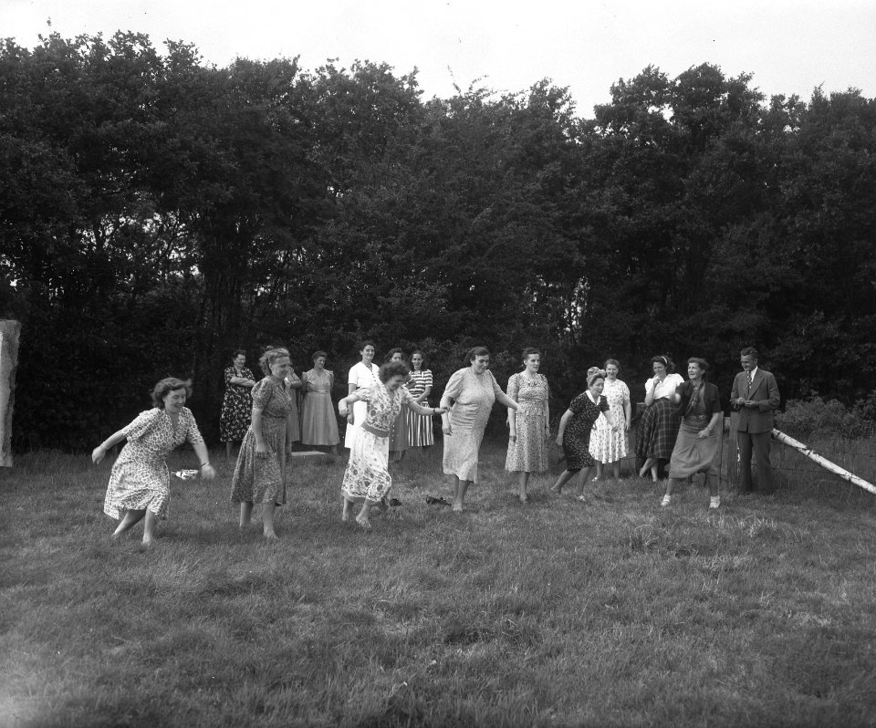 Marinevrouwen contactmiddag in Bergen aan Zee, Bestanddeelnr 903-5194