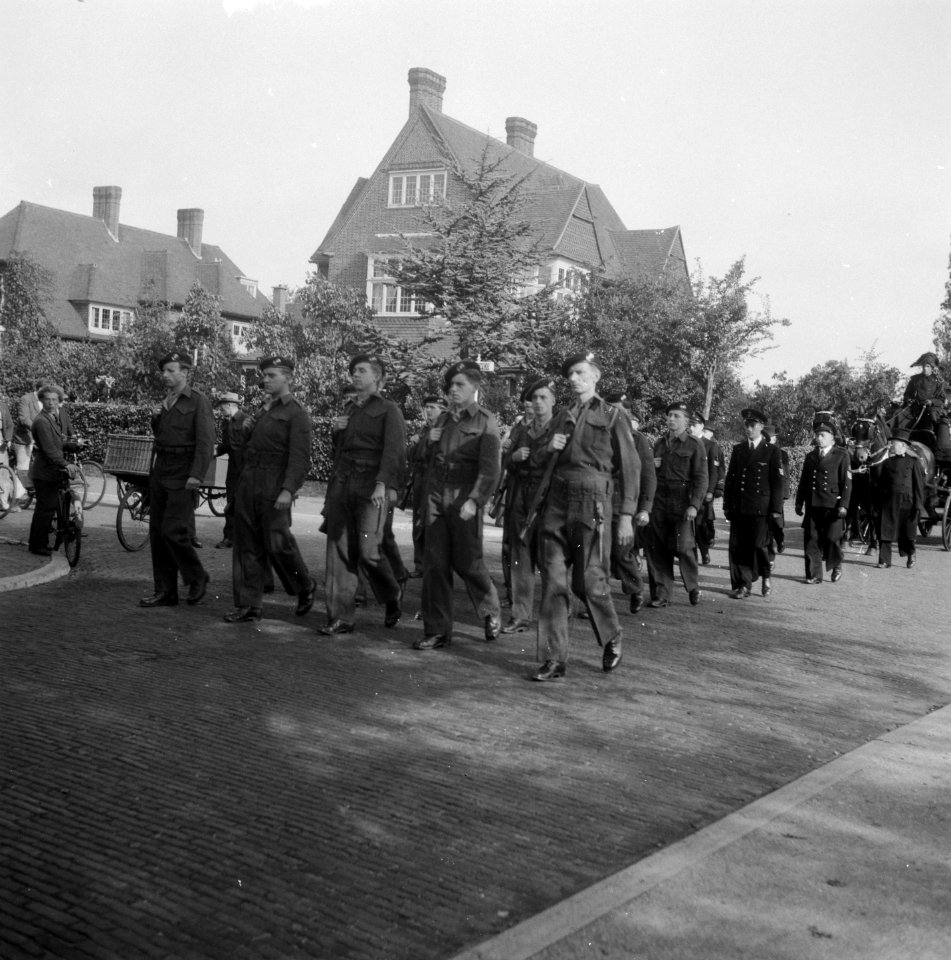 Mariniers in de stoet, Bestanddeelnr 903-0370