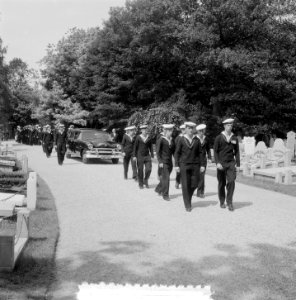 Marine begrafenis Matroos Eerste H. J. Gabeher Amsterdam, Bestanddeelnr 907-2531