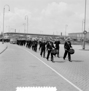 Marine begrafenis Matroos Eerste H. J. Gabeher Amsterdam, Bestanddeelnr 907-2529
