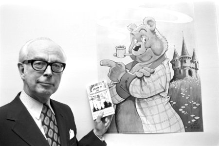 Marten Toonder met nieuw boek tijdens persconferentie in Bijenkorf, Amsterdam, Bestanddeelnr 925-4007