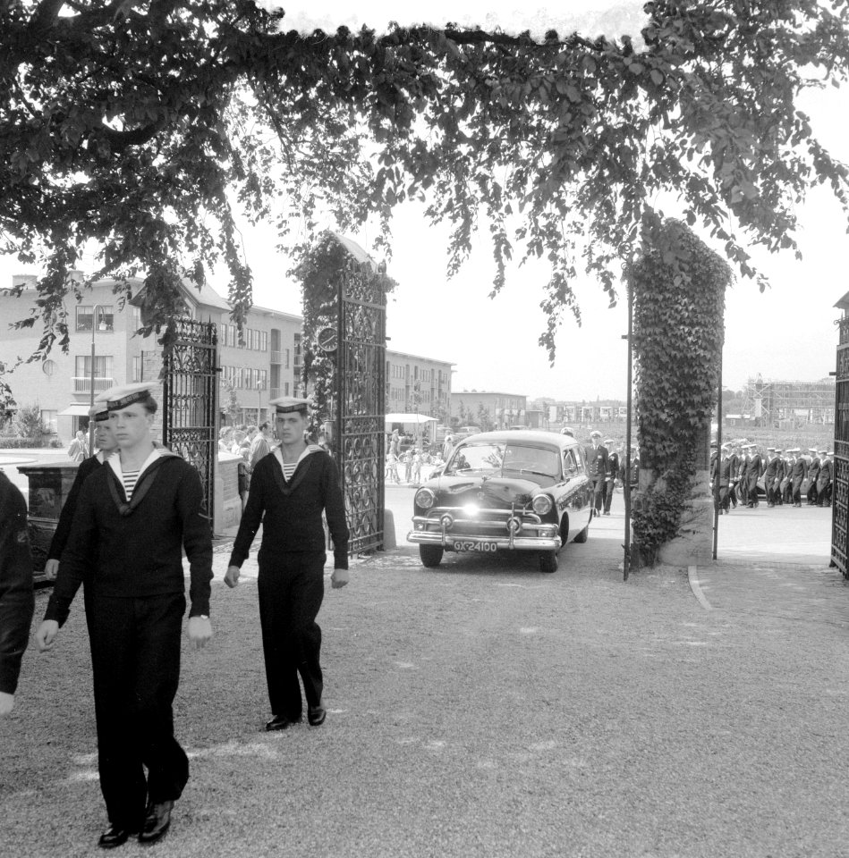 Marine begrafenis Matroos Eerste H. J. Gabeher Amsterdam, Bestanddeelnr 907-2530