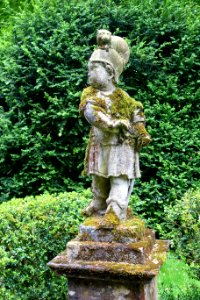 Martial boy - Buscot Park Gardens - Oxfordshire, England - DSC00279