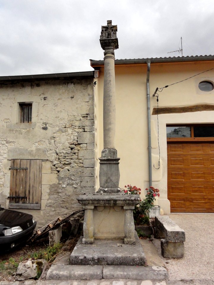 Marson-sur-Barboure (Meuse) croix de chemin A