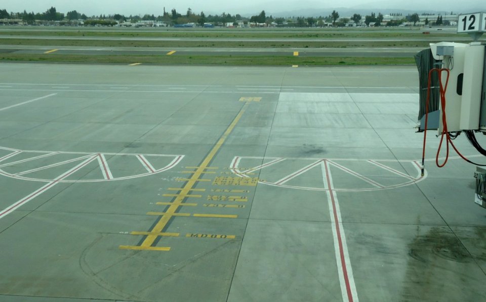 Markings on tarmac for plane alignment