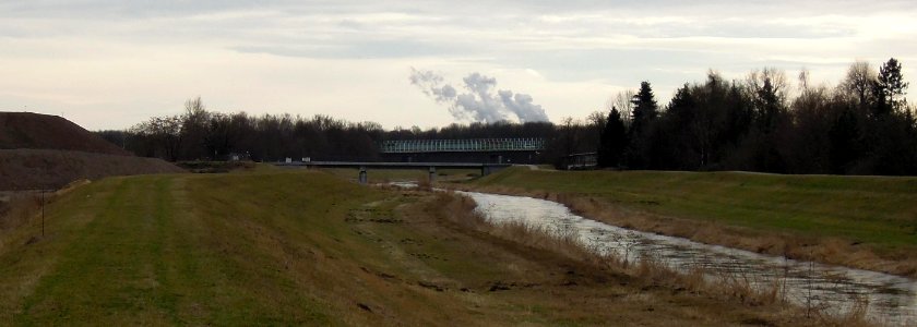 Markkleeberg-Gaschwitz - Pleiße, Eindeichung, Wirtschafts- und A 38-Brücken (Blick nach Süd, Breitbild) 2017