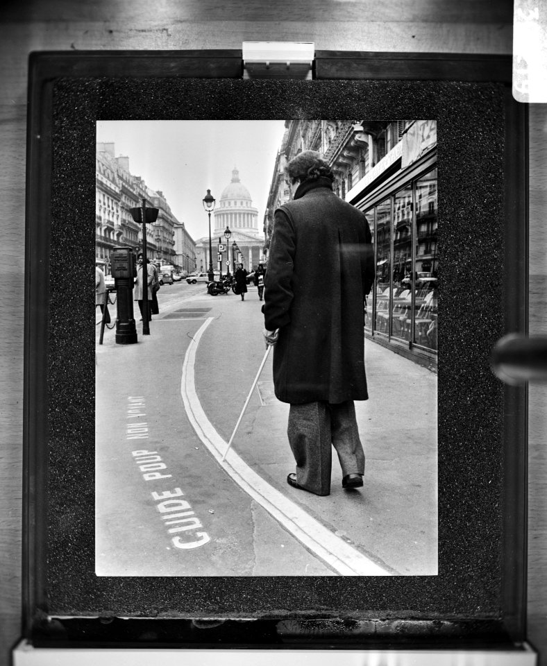 Markering in relief op straat voor blinden (in Parijs), Bestanddeelnr 930-6219