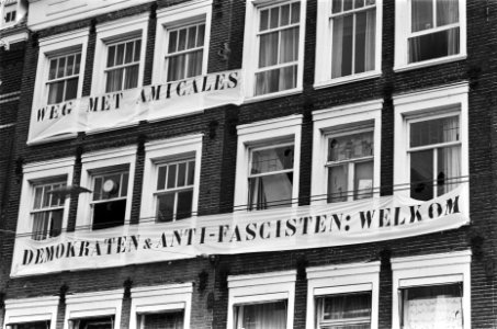Marokkaans centrum met spandoeken in Ferd Bolstraat Amsterdam, Bestanddeelnr 929-6761