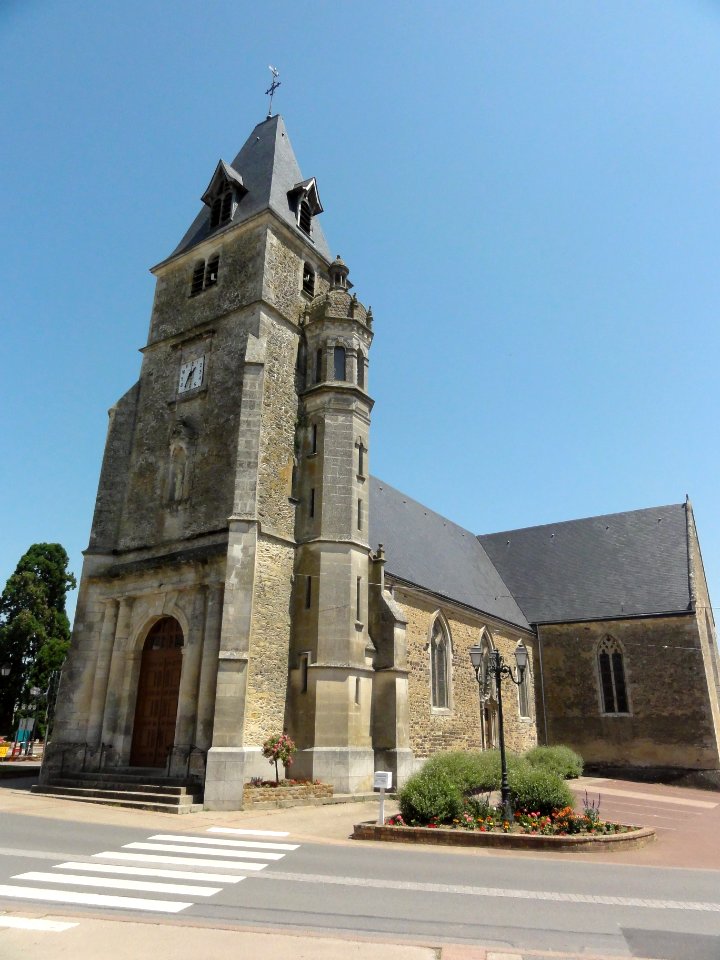 Marolles-les-Braults (Sarthe) église extérieur
