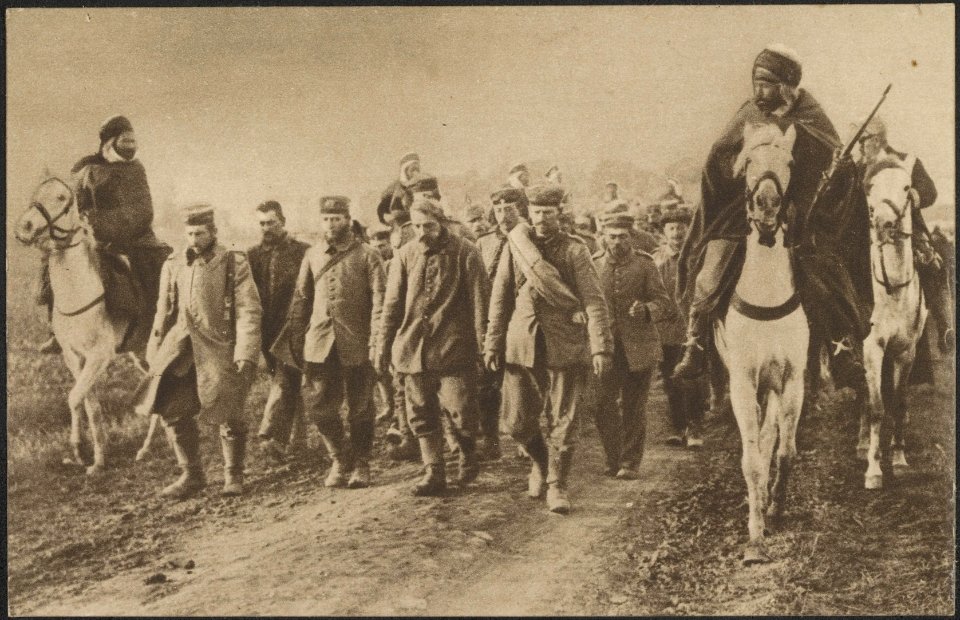 Marokaansche Goemiers Duitsche krijgsgevangenen escorteerende. - zijn…, Bestanddeelnr 158-1887