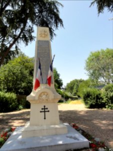 Marolles-les-Braults (Sarthe) monument aux morts