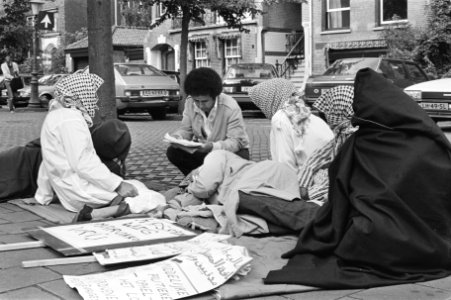 Marokkanen in hongerstaking voor het consulaat in Amsterdam voor vrijlating poli, Bestanddeelnr 933-0614