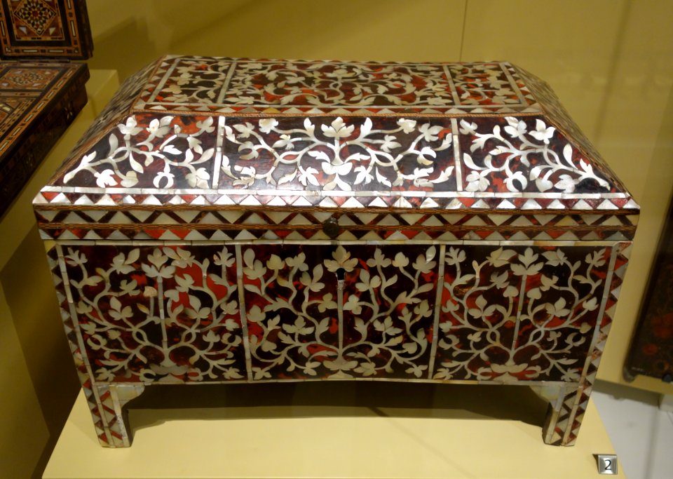 Marquetry casket, Ottoman Empire (Istanbul or North Africa), 17th-18th century, wood, tortoise shell, bone, ivory inlay - Royal Ontario Museum - DSC04772