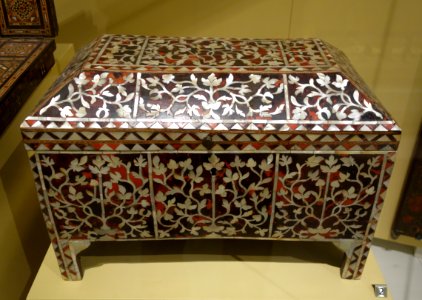 Marquetry casket, Ottoman Empire (Istanbul or North Africa), 17th-18th century, wood, tortoise shell, bone, ivory inlay - Royal Ontario Museum - DSC04772