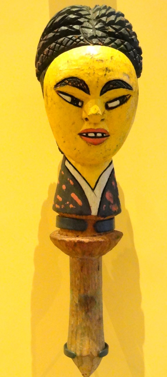 Married female kebe-kebe puppet, Kuyu, Democratic Republic of Congo, collected in 1966 - Royal Ontario Museum - DSC09588