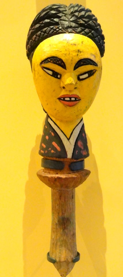 Married female kebe-kebe puppet, Kuyu, Democratic Republic of Congo, collected in 1966 - Royal Ontario Museum - DSC09588