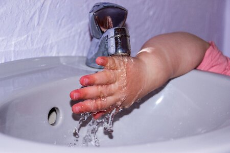 Water faucet bathroom sink