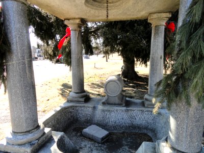 Marquis Converse Memorial - Brimfield, MA - DSC04641