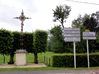 Martigny (Aisne) croix de chemin