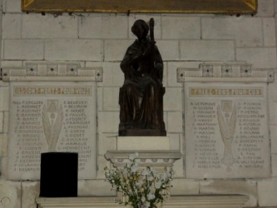 Marle-sur-Serre (Aisne) église, plaques mon.aux morts 2
