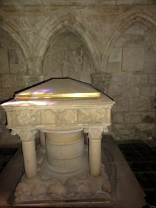 Marle-sur-Serre (Aisne) église, fonts baptismaux