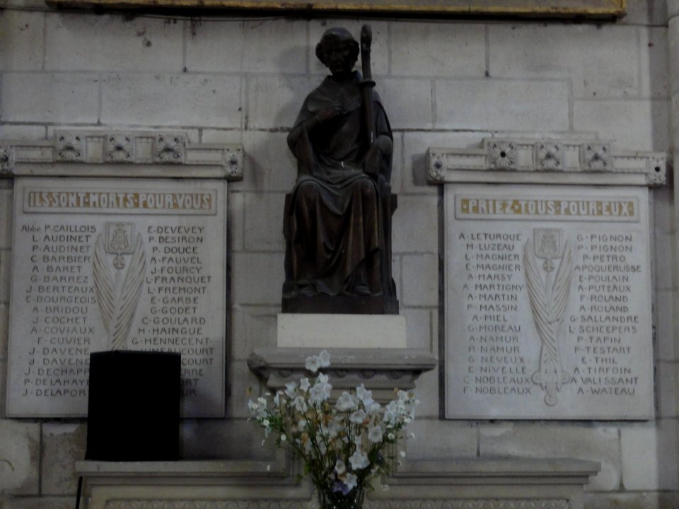 Marle-sur-Serre (Aisne) église, plaques mon.aux morts 1