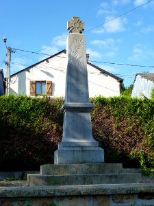 Marquigny (Ardennes) monument aux morts