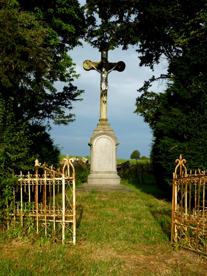 Marlemont (Ardennes) croix de chemin