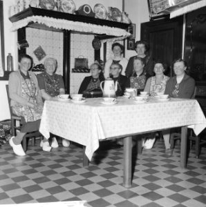 Markelose vrouwen op Nieuwjaarsvisite, Bestanddeelnr 918-6741