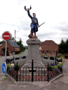 Marly-Gomont (Aisne) monument aux morts