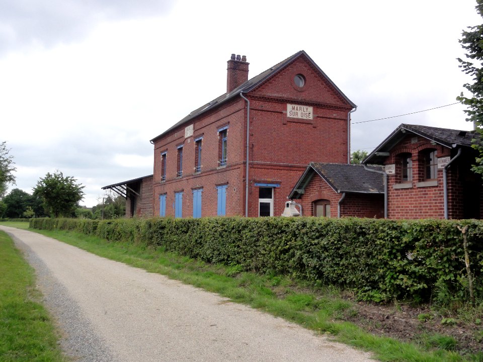 Marly-Gomont (Aisne) Axe vert, ancienne gare de Marly-sur-Oise
