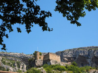Ruin fontaine-de-vaucluse france