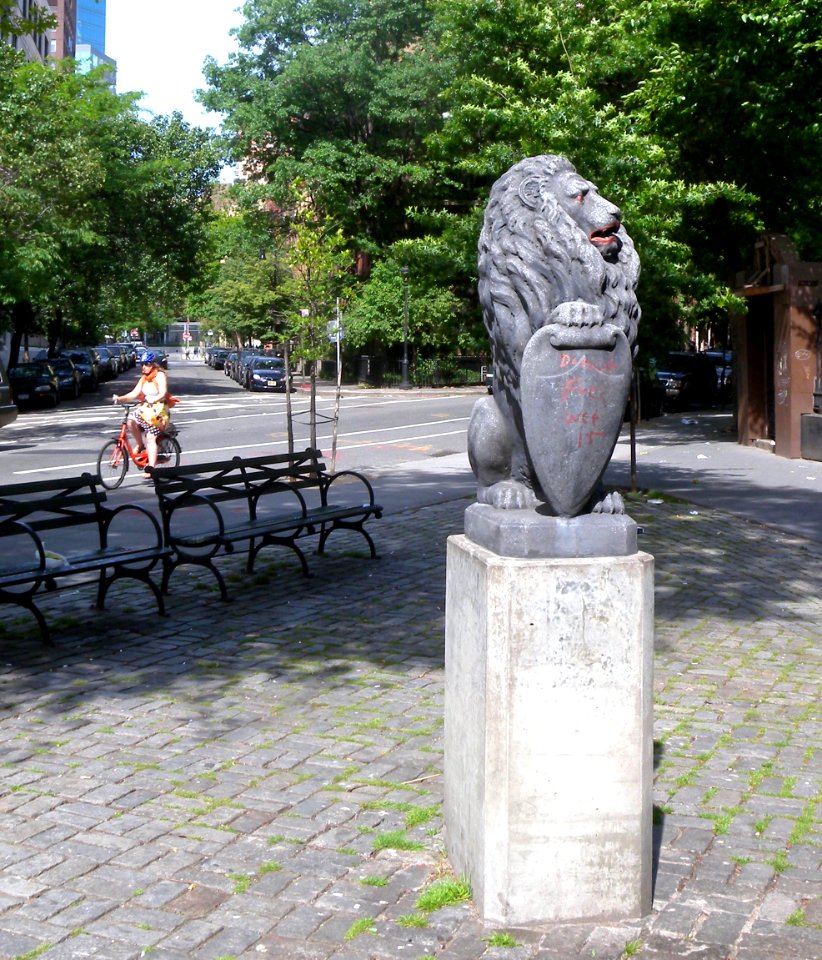 Marks lion in the bowery jeh