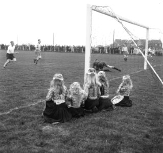 Marken heeft voetbalterrein, Bestanddeelnr 904-8448