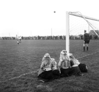 Marken heeft voetbalterrein, Bestanddeelnr 904-8449