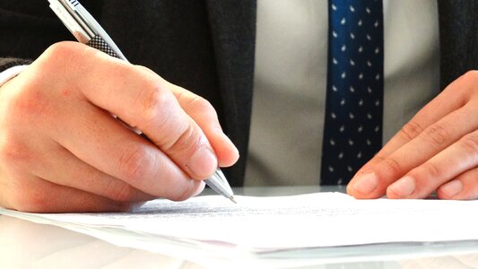 Signature documents entrepreneur