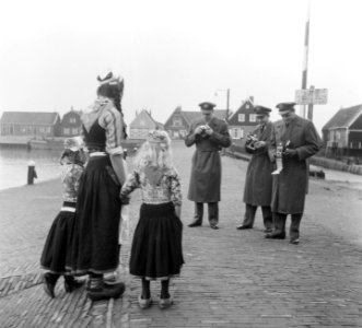 Marken heeft voetbalterrein, Bestanddeelnr 904-8451