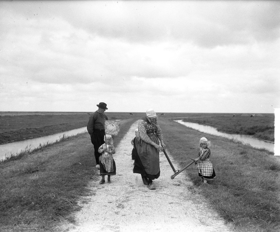 Marken. Weg met man, vrouw en 2 kinderen, Bestanddeelnr 903-4320