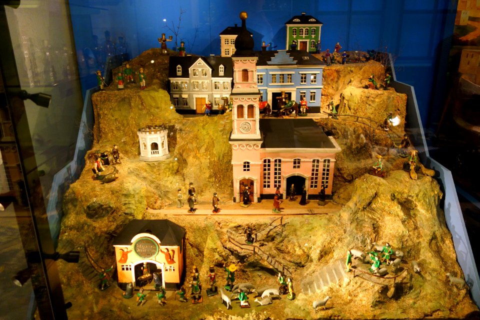 Mechanical creche mountain (Krippenberg), Ernst Muhlstadt, Zwickau, c. 1900 - Museum für Sächsische Volkskunst - DSC08288