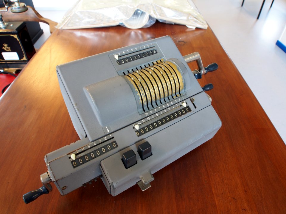Mechanical calculator. Original Odhne, pic-002