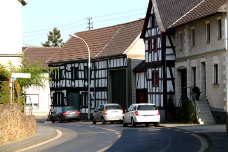 Meckenheim Ersdorf, Blick entlang der Rheinbacher Straße, Fachwerkhäuser