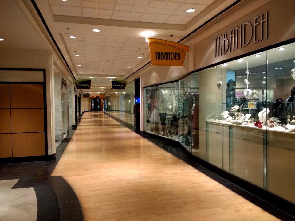 Mazza Gallerie interior