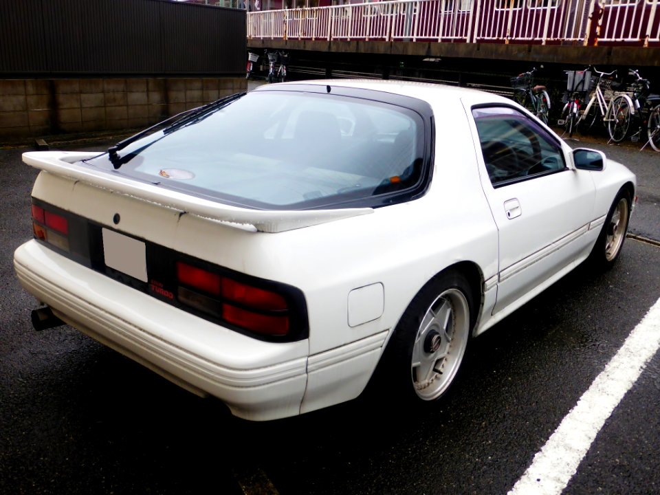 Mazda RX-7 (FC3S) rear
