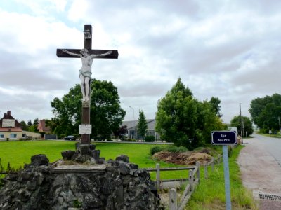 Mazinghem (Pas-de-Calais) croix de chemin, rue des Prés