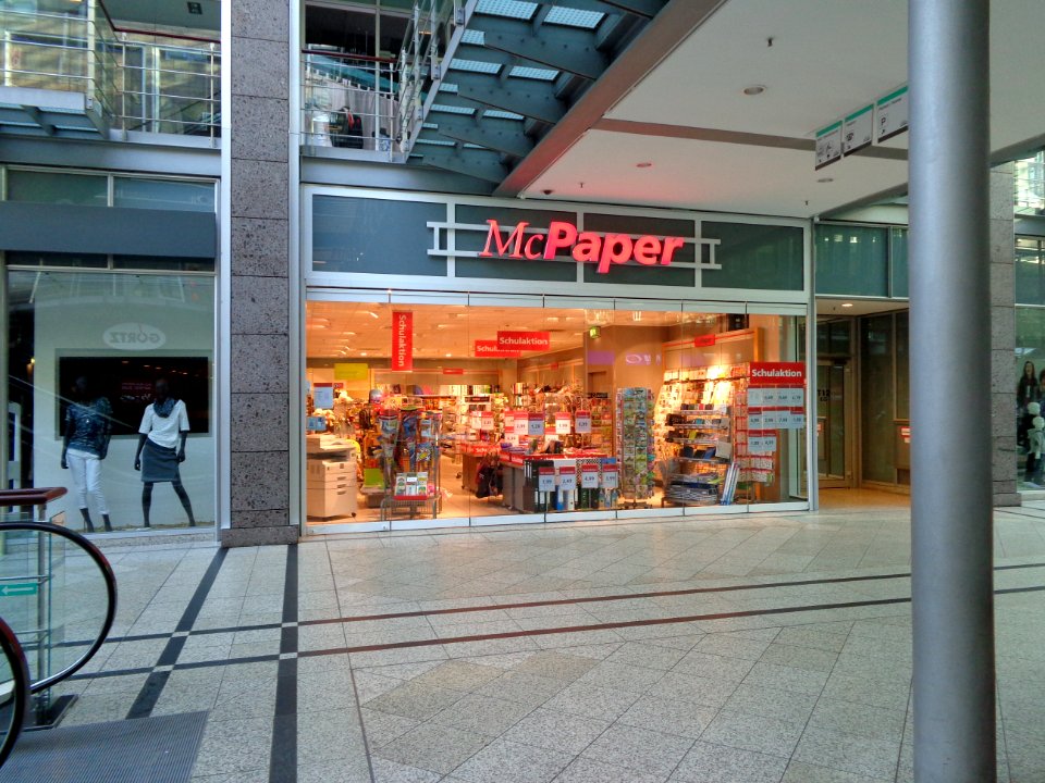 McPaper-Filiale im Forum Koepenick