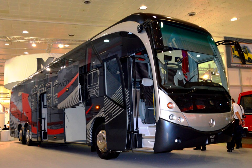 MCV 600 coach 3 axles. Spielvogel 1