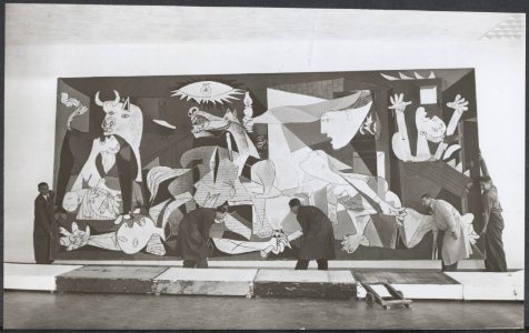 Medewerkers van het Stedelijk Museum bezig met het plaatsen van het schilderij , Bestanddeelnr 050-1084